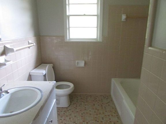 5th image of 102 Phifer St