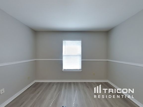 4th image of 2031 Willesdon Dr W