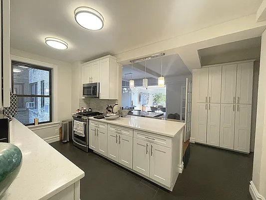 Rented by Rachel Realty | media 9