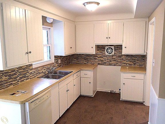 4th image of 20501 Sunnyside St
