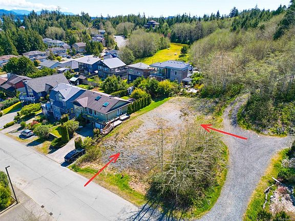 3rd image of 603 Pfeiffer Cres