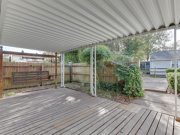 4th image of 4822 Lake Shore Dr