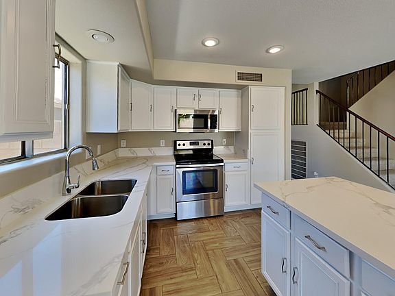 5th image of 16884 W TAYLOR Street