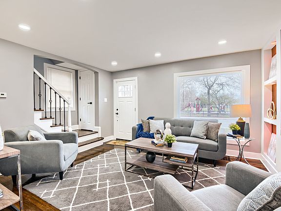 3rd image of 9720 S Yates Ave #1