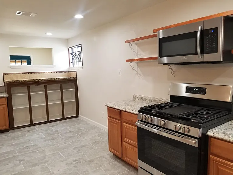 6830 Greenhurst St — Photo 18