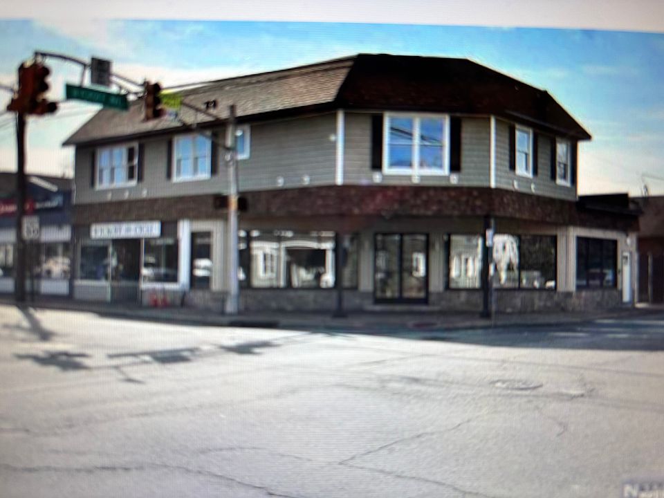 1st image of 398 Franklin Ave #1