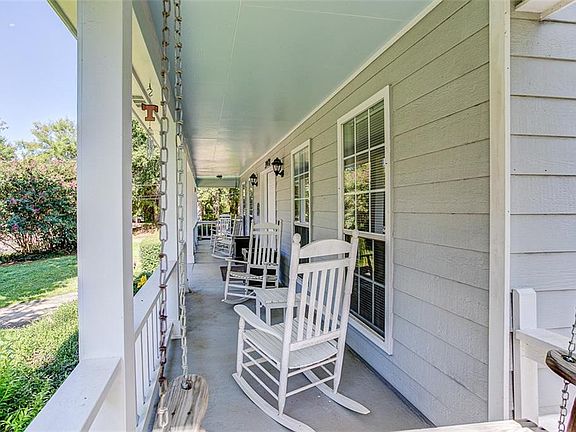 2nd image of 3908 Blakewood Dr W