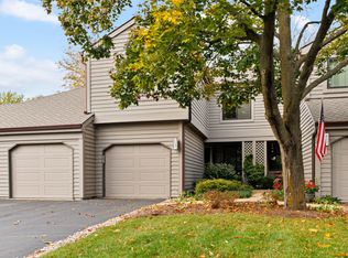 748 Shoreline Rd, Lake Barrington, IL 60010