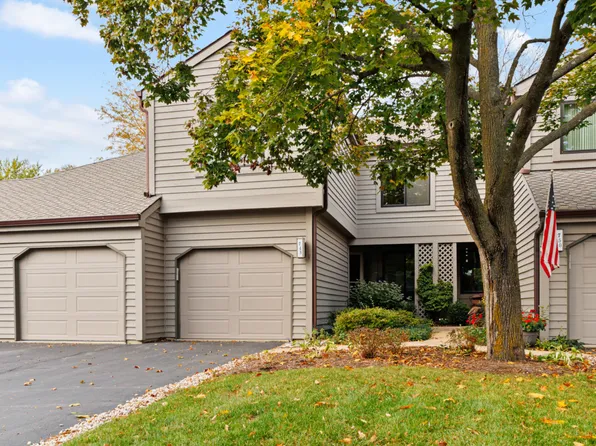 748 Shoreline Rd, Lake Barrington, IL 60010