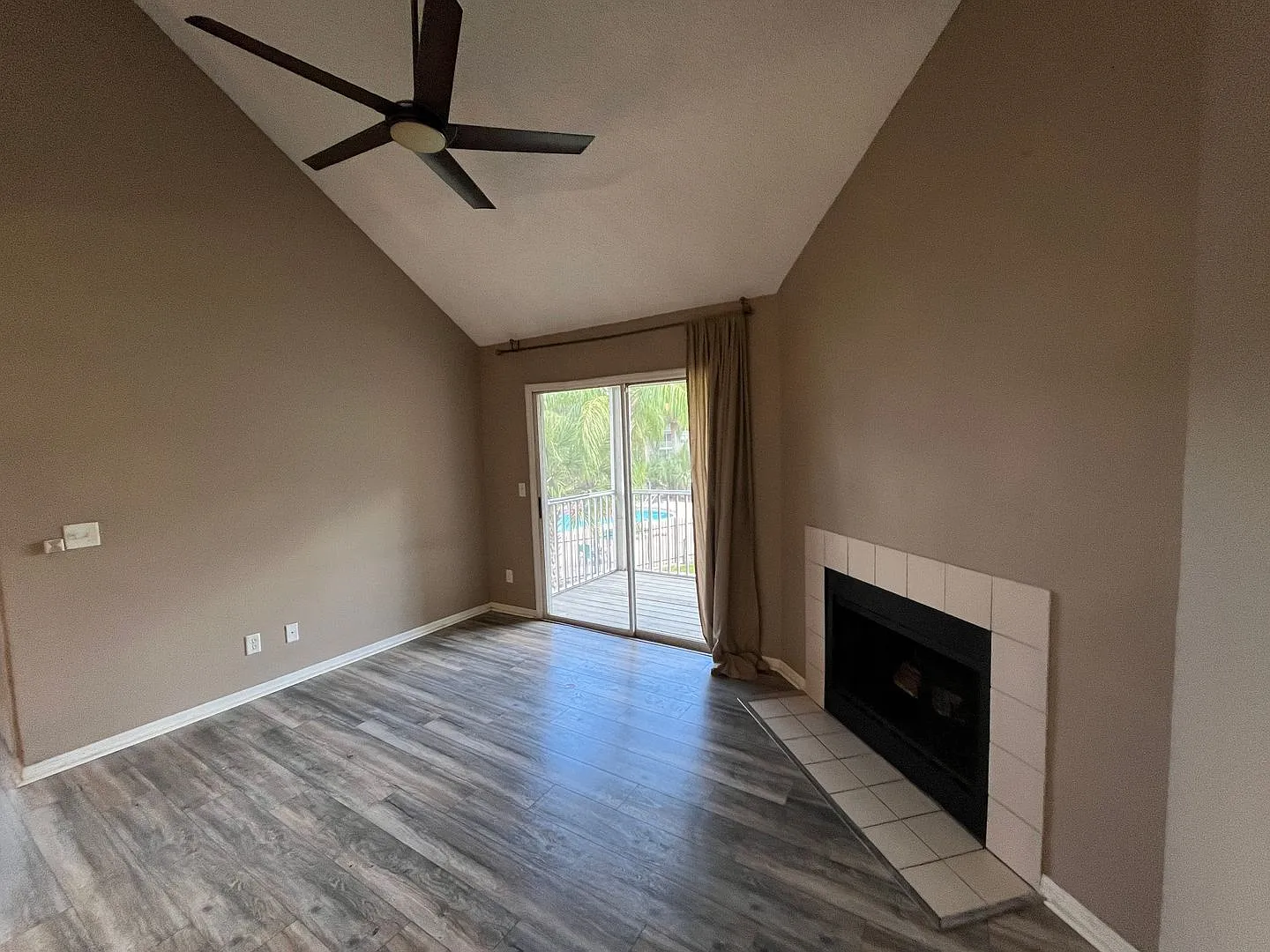 2 bed, 1.0 bath, 1342 sqft, $1,550 — Photo 3