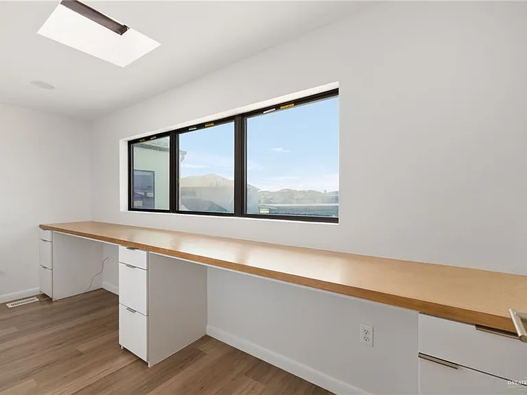 1912 Silverton Cir — Photo 16