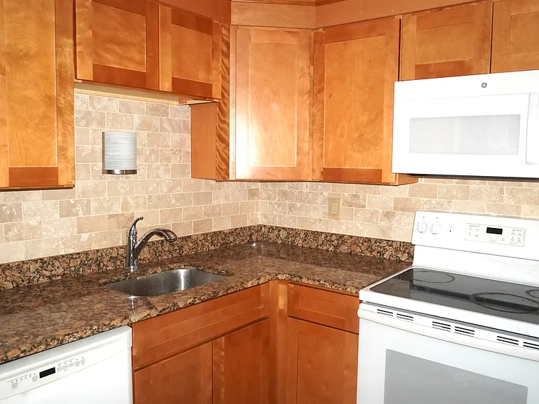 53 Swanson Ct #36C — Photo 3