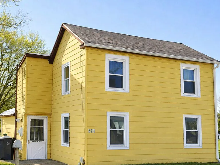 371 Bailey St — Photo 1