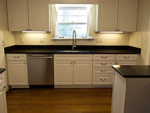 2nd image of 1108 W 49th St #49S1108L
