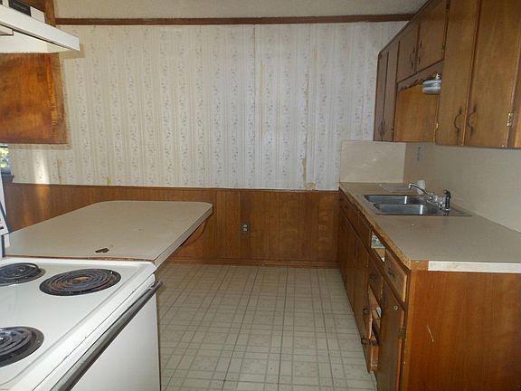 2nd image of 922 Dryden Ave