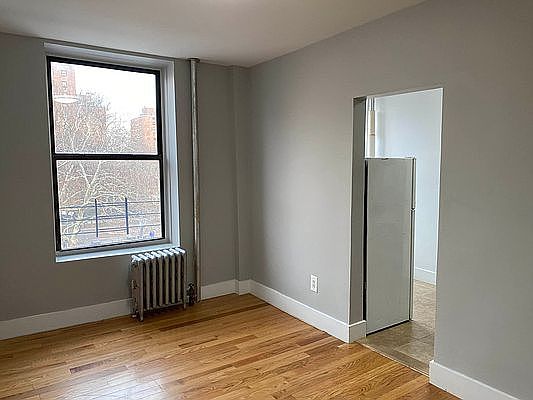 2nd image of 204 E 112th St APT 42