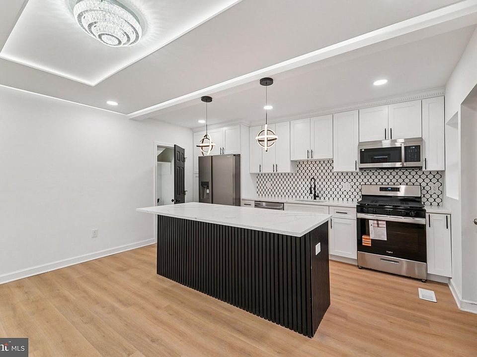 1st image of 923 N Hill Rd