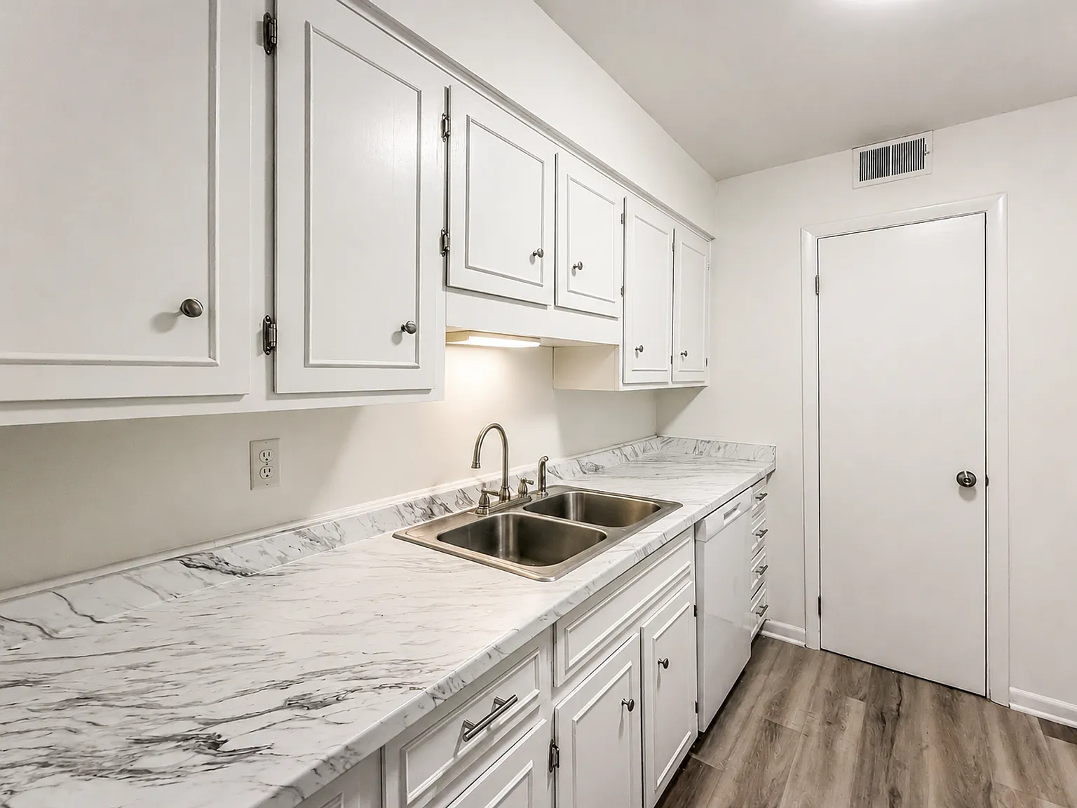 Charlestown Square Apartments — Photo 1