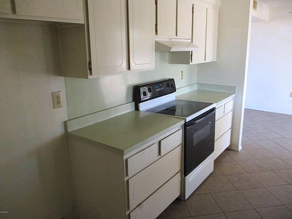3rd image of 9421 W Cedar Hill Cir N