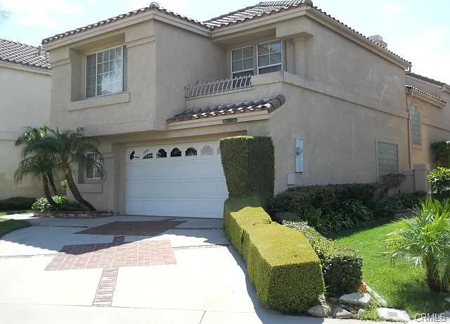 4 bed, 2.5 bath, 2649 sqft, $3,950 — Photo 2