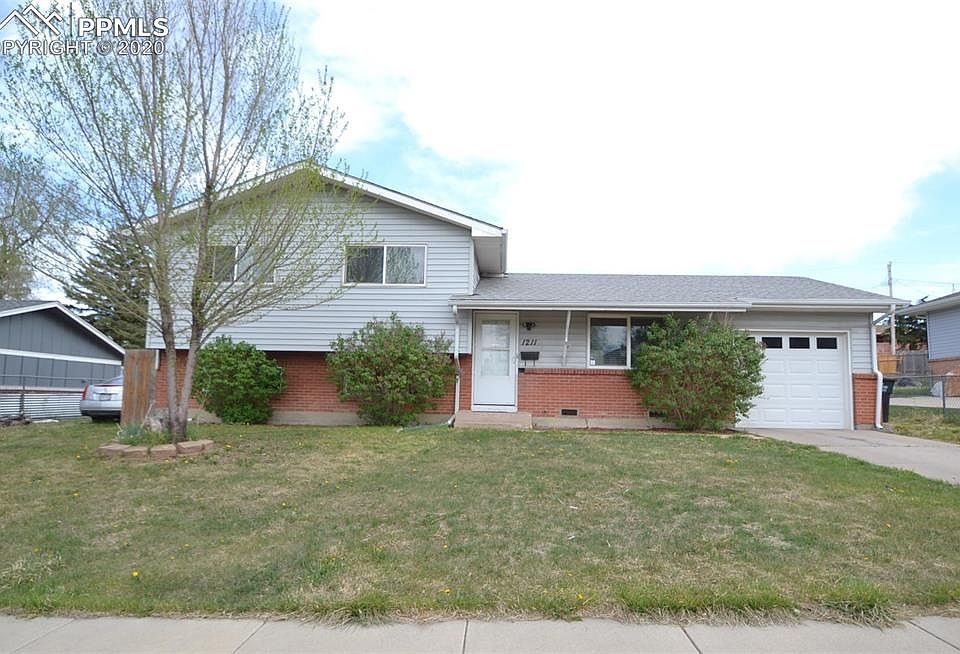 2nd image of 1211 Royale Dr