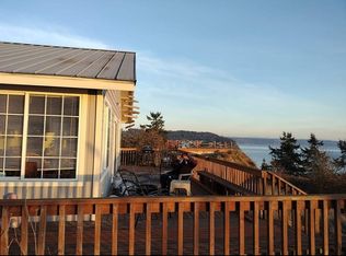 3678 Whales Tail Ln, Clinton, WA 98236