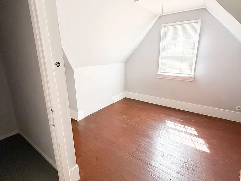 4250 Bates St — Photo 3