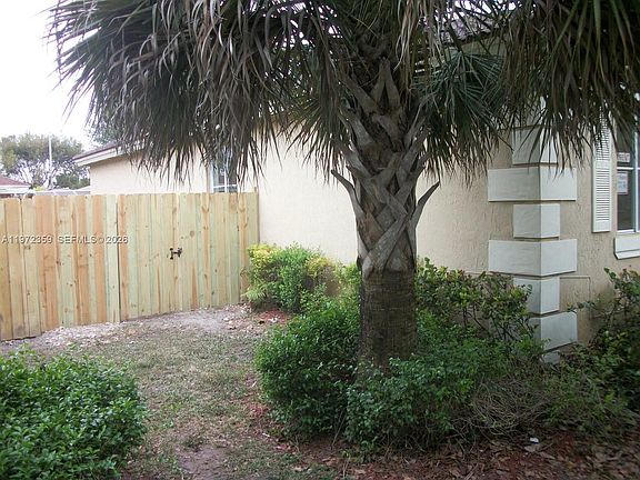 4th image of 1596 SW 2nd St