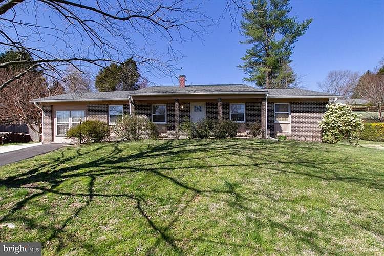 1st image of 606 Camelot Dr