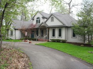 1692 Percy Ln, Highland, MI 48357