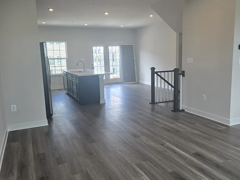 619 Fairmont Dr — Photo 4
