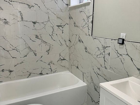3rd image of 153A Pierson St #9