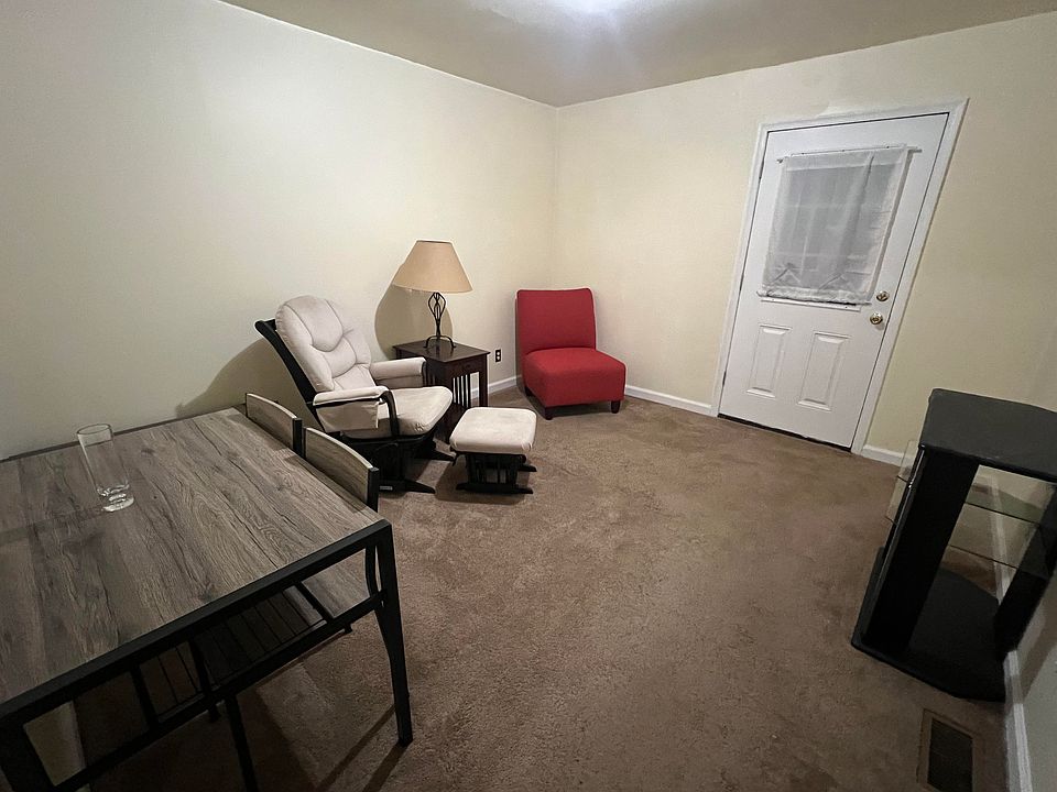 1st image of 802 Clayton St #2