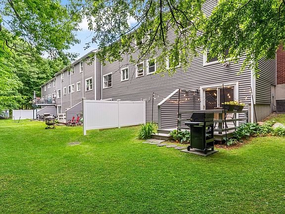 5th image of 22 Potter Ave Unit 1