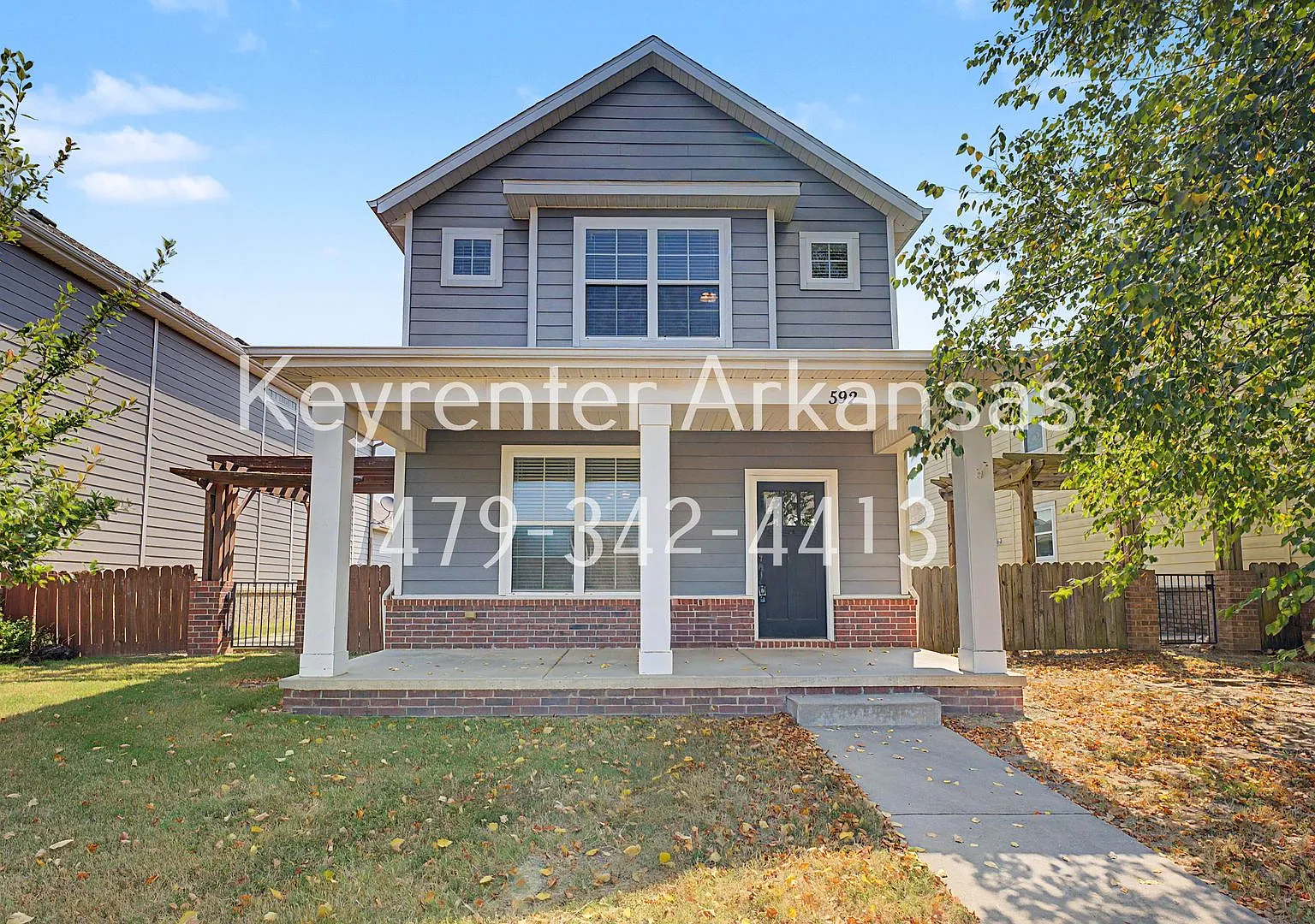 Stunning 3 Bed / 3 Bath Home MoveIn Ready Now — Photo 1