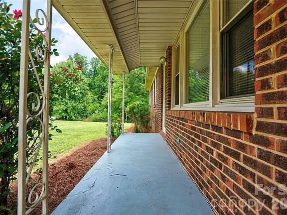 5th image of 100 Sherwood Dr