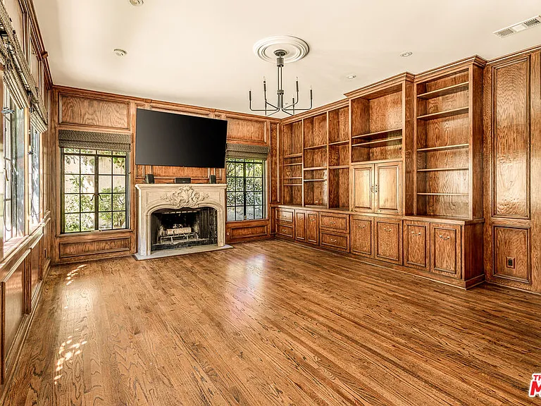 353 N Gunston Dr — Photo 9