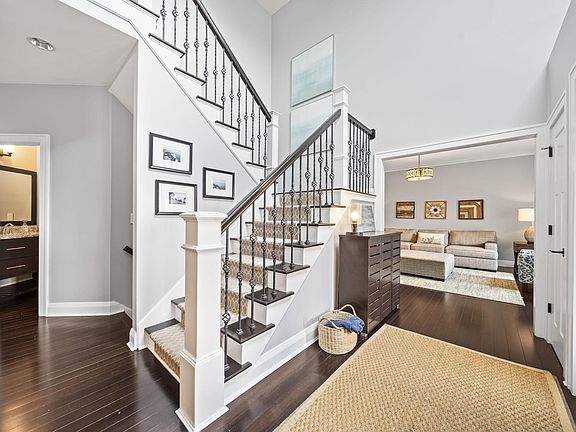 3rd image of 5877 Tarton Cir S