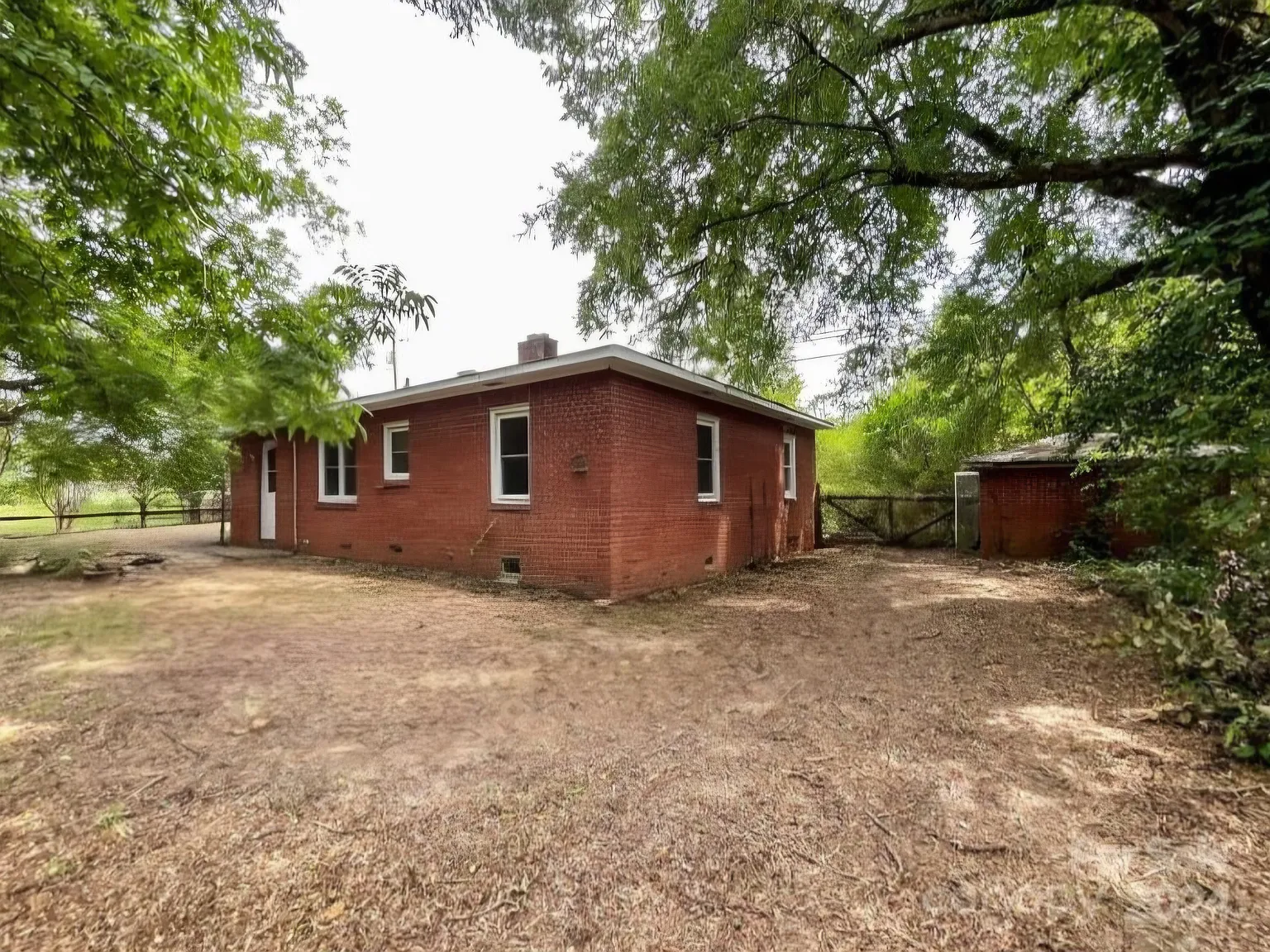 3 bed, 1381 sqft, $2,000 — Photo 2