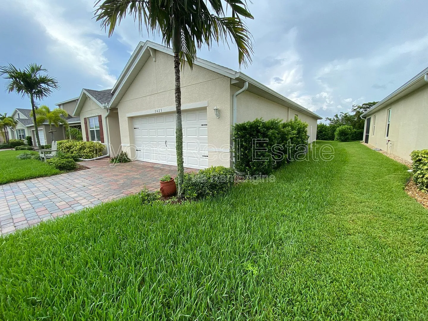 4 bed, 2.0 bath, 1828 sqft, $2,000 — Photo 2