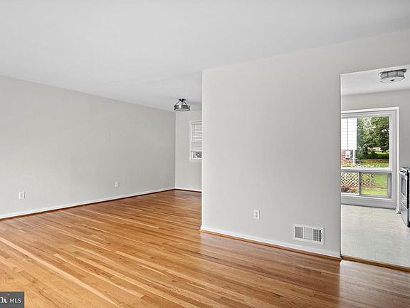 3rd image of 6128 Squire Ln
