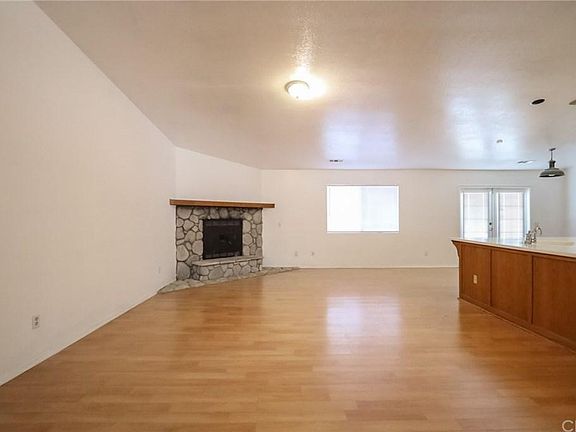 2nd image of 8271 Beaver Ave