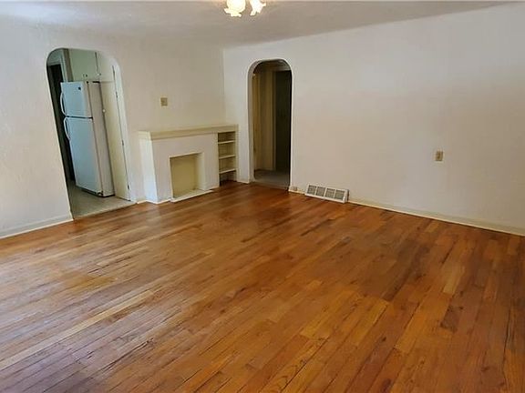 3rd image of 915 Howard Ave