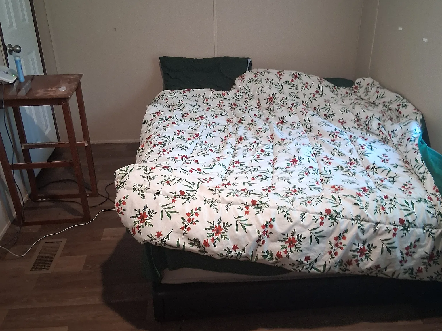 3 bed, $700 — Photo 1