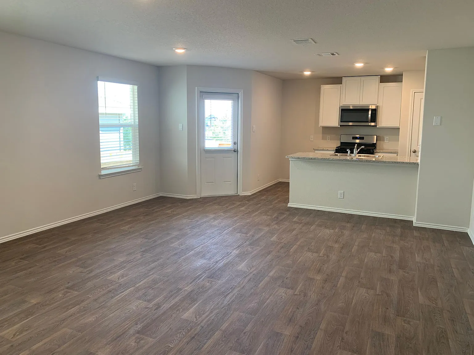3 bed, 1180 sqft, $1,600 — Photo 4