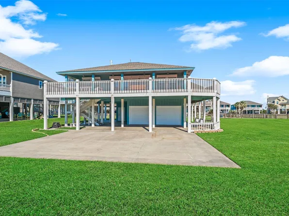 3225 Sea Castle Dr, Crystal Beach, TX 77650