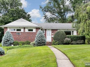 673 Oakley Pl, Oradell, NJ 07649