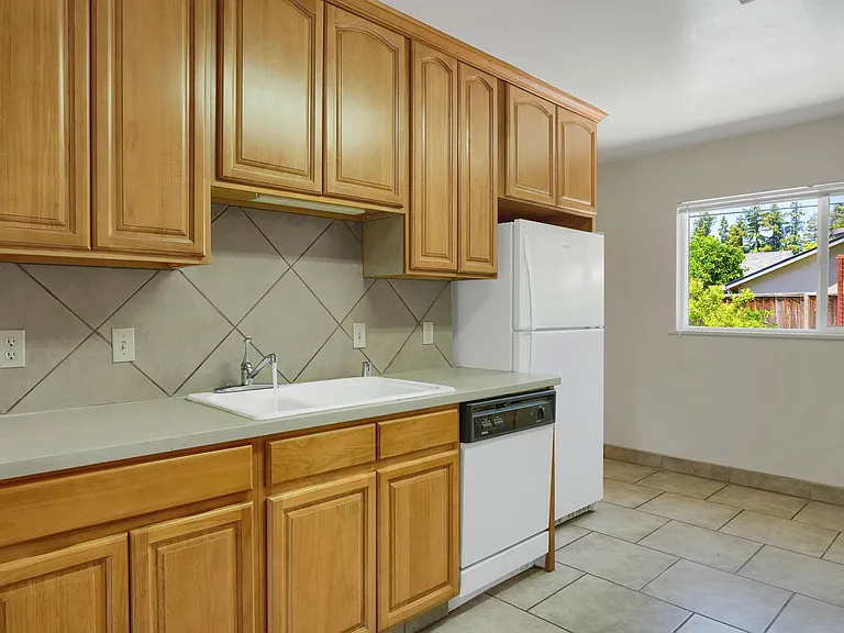 110 Paul Ave — Photo 7