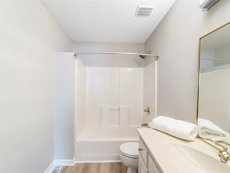 108 Lakeview Dr — Photo 11