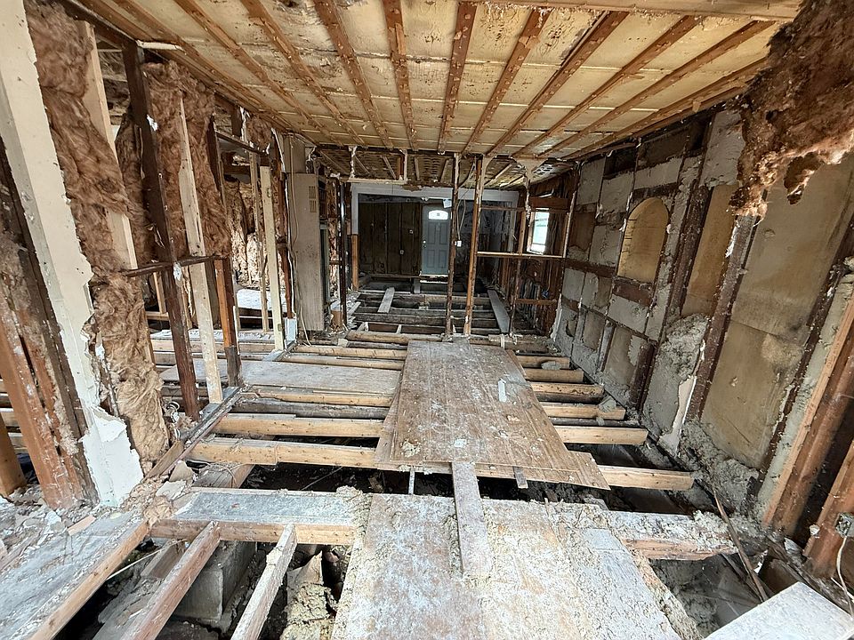 2nd image of 7204 W 129th Ln